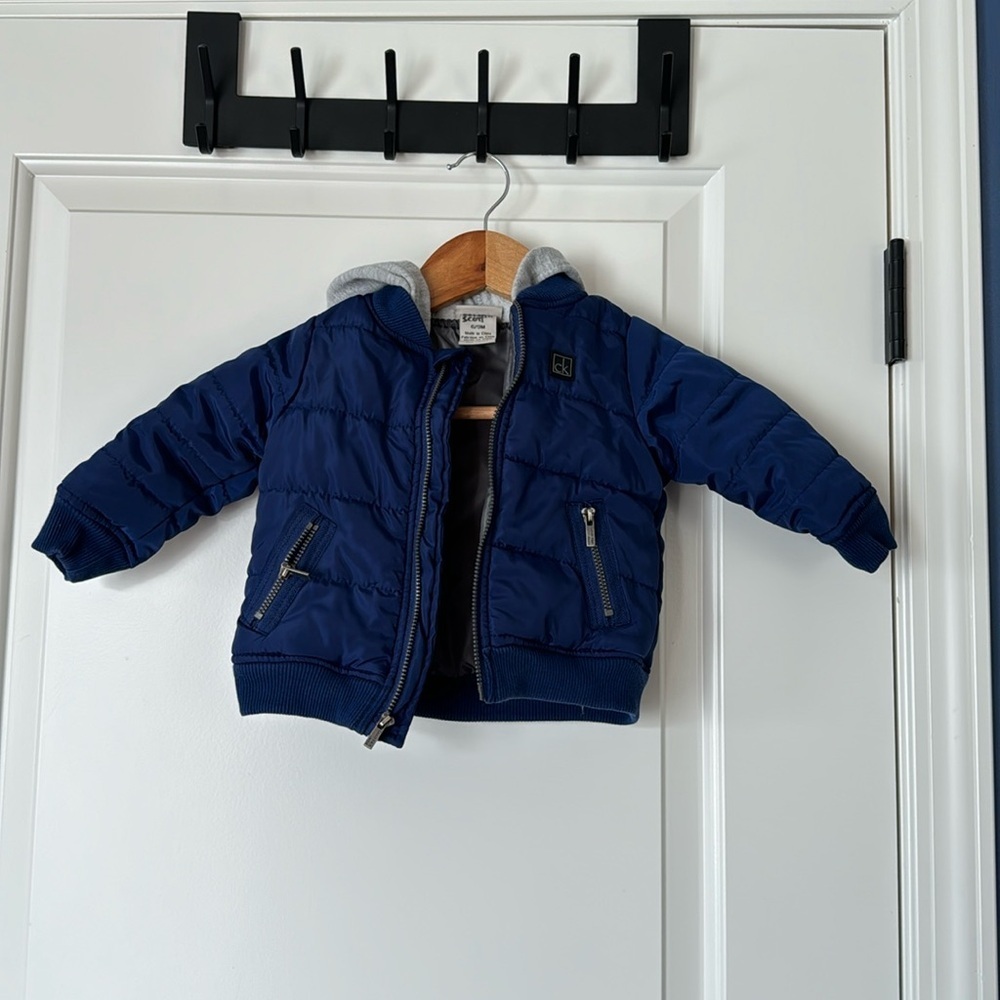 Infant CalvinKlein Jacket size 6/9M Navy Blue with Gray hoodie has pockets